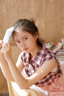免费看美女裸露双乳洗澡视频